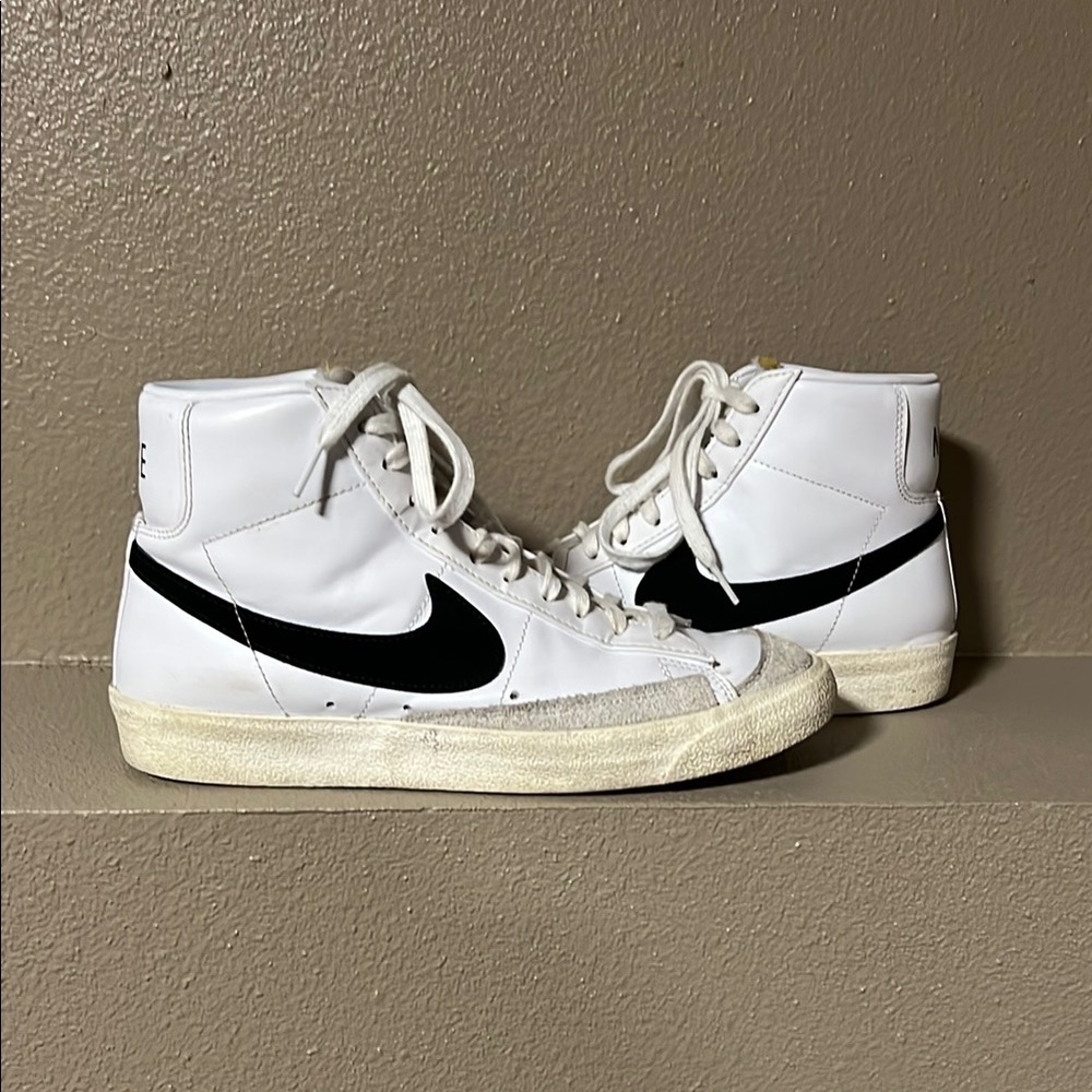 Nike Blazer Mid 77 Vintage Leather White and Black High-Tops